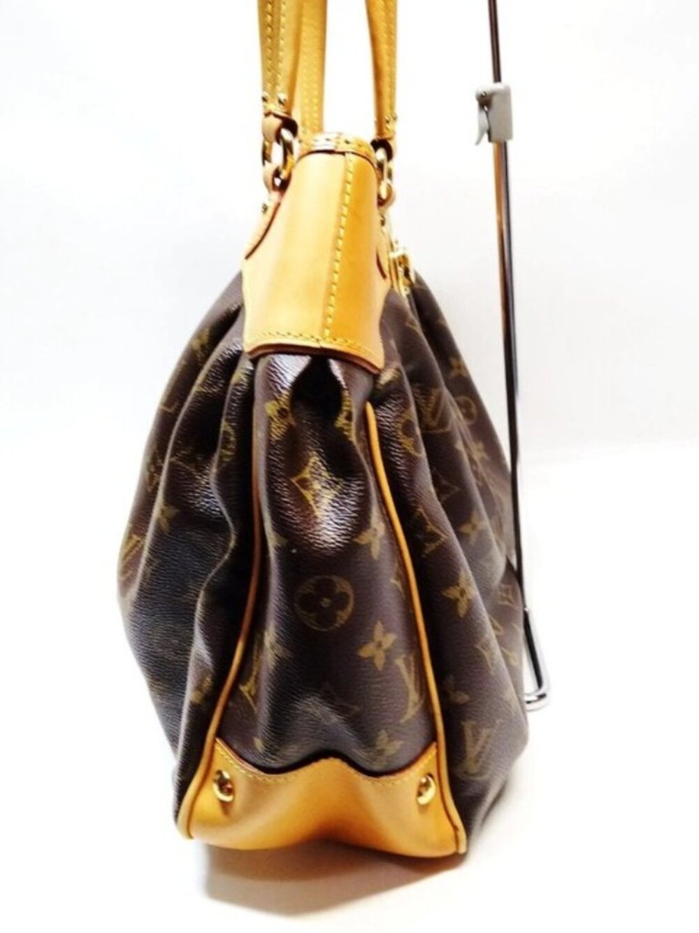Authentic Louis Vuitton Boetie PM Monogram Shoulder Bag - Picture 5 of 16